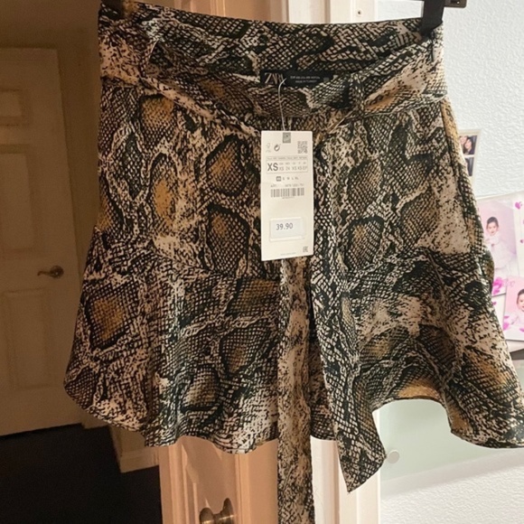 CUTE ZEBRA SKORT / SKIRT WITH BELT - Picture 2 of 2